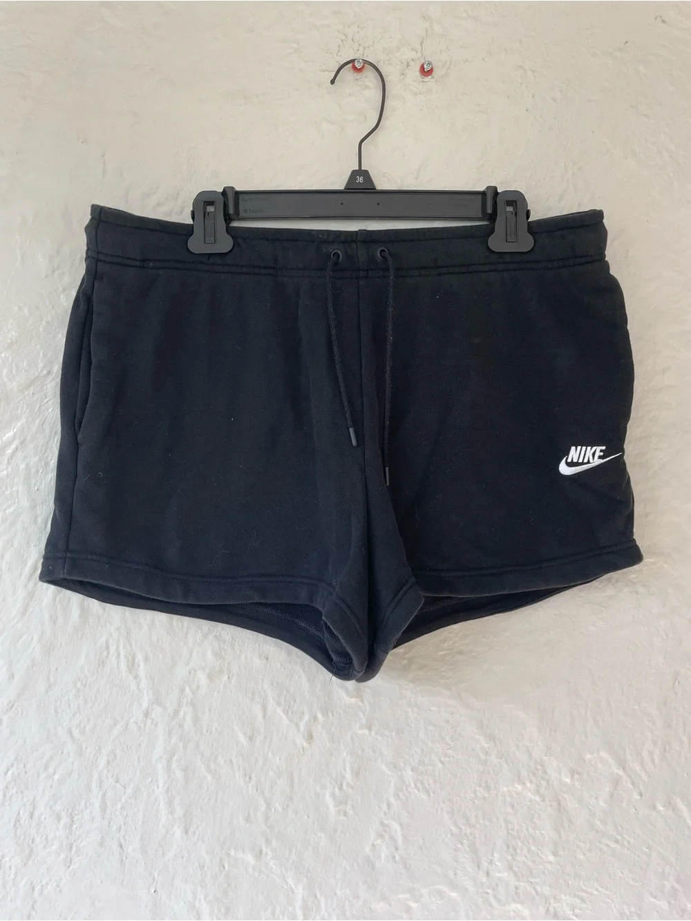 Black Nike athletic cotton blend sweat shorts drawstring pockets; size L